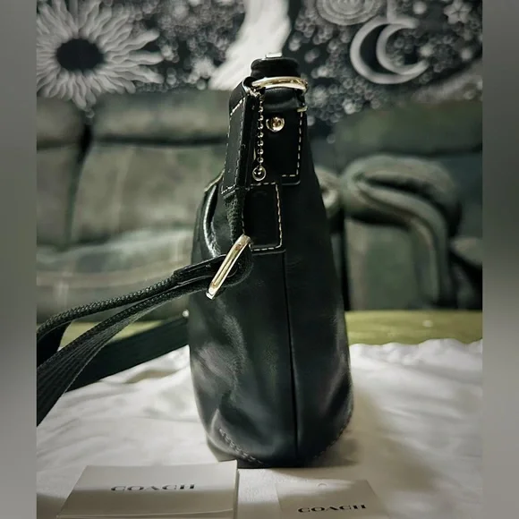 Vintage Coach soho shoulder bag Black soft Leather with red Cherry Charm - Picture 14 of 17